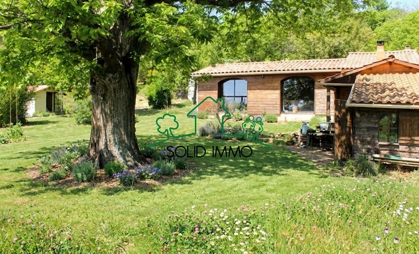 Bastide de Pierre et de Bois d'une superficie de 92 m2 + Gît