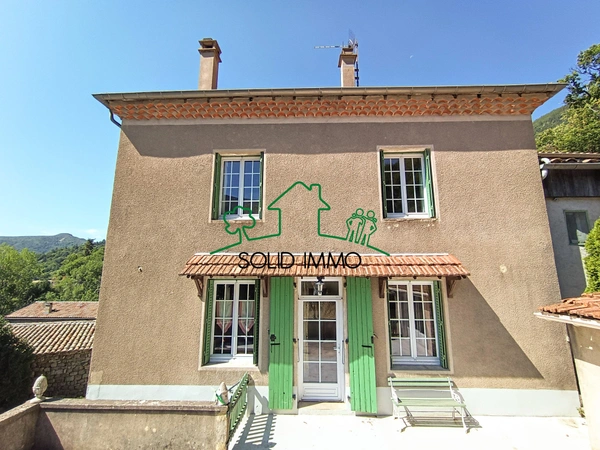 Maison traditionnelle de 150 m2 avec terrain sur la commune 