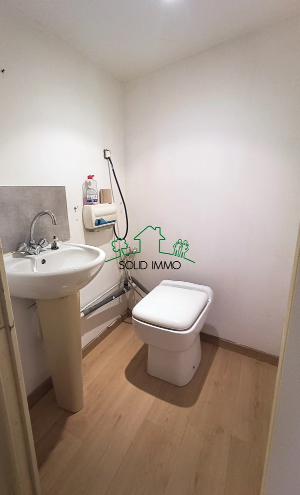 Appartement avec local commercial dans le centre ville d'Aub