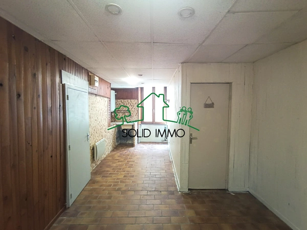 Appartement avec local commercial dans le centre ville d'Aub