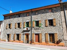 Bâtisse de charme du 19 ème siècle sur la commune de Mayres 