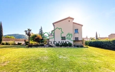 Maison traditionnelle d'une superficie habitable de 196 m2 s