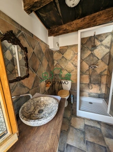 Bâtisse en pierre sur la commune de Labastide sur Besorgues 