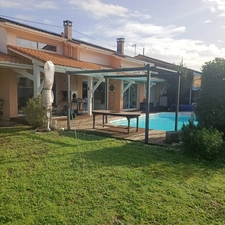 MAISON LUMINEUSE AVEC PISCINE DANS LE QUARTIER RECHERCHE DE 