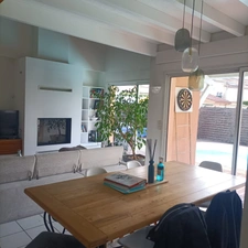 MAISON LUMINEUSE AVEC PISCINE DANS LE QUARTIER RECHERCHE DE 