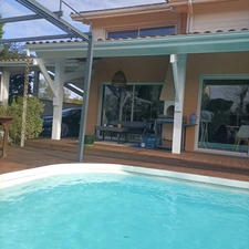 MAISON LUMINEUSE AVEC PISCINE DANS LE QUARTIER RECHERCHE DE 