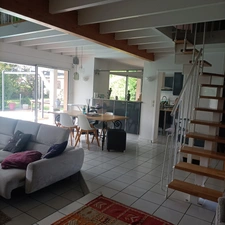 MAISON LUMINEUSE AVEC PISCINE DANS LE QUARTIER RECHERCHE DE 