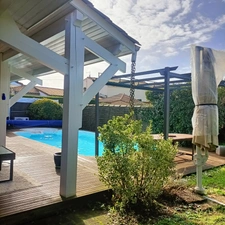 MAISON LUMINEUSE AVEC PISCINE DANS LE QUARTIER RECHERCHE DE 