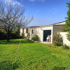 MAISON LUMINEUSE AVEC PISCINE DANS LE QUARTIER RECHERCHE DE 