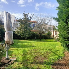 MAISON LUMINEUSE AVEC PISCINE DANS LE QUARTIER RECHERCHE DE 