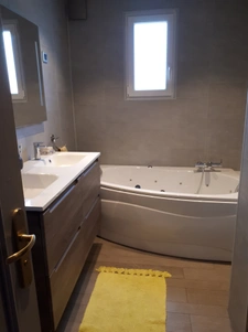 Maison familiale de 129 m2 avec piscine sur grand terrain