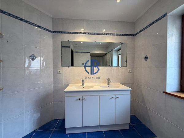 Rare à La Côte-Saint-André : Maison Familiale Spacieuse de 184 m² avec Double Garage