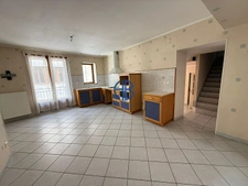 Rare à La Côte-Saint-André : Maison Familiale Spacieuse de 184 m² avec Double Garage