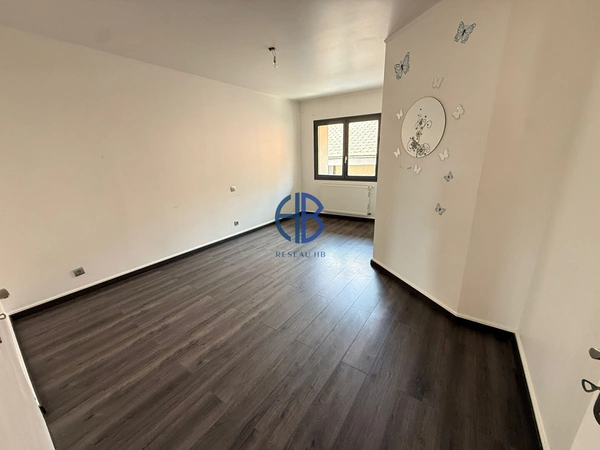 Rare à La Côte-Saint-André : Maison Familiale Spacieuse de 184 m² avec Double Garage