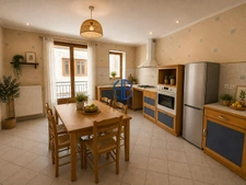 Rare à La Côte-Saint-André : Maison Familiale Spacieuse de 184 m² avec Double Garage