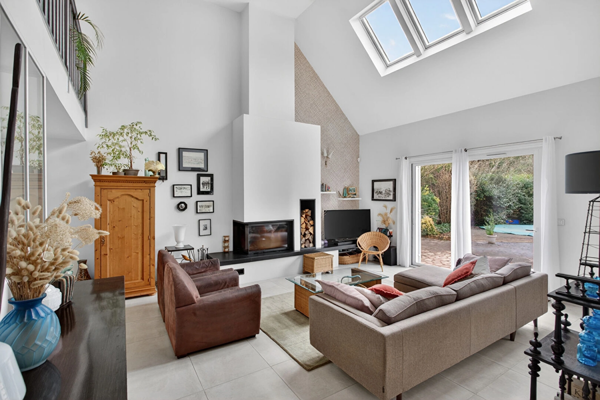 Maison récente de 254 m2 sur grand terrain de 1800 m2 1