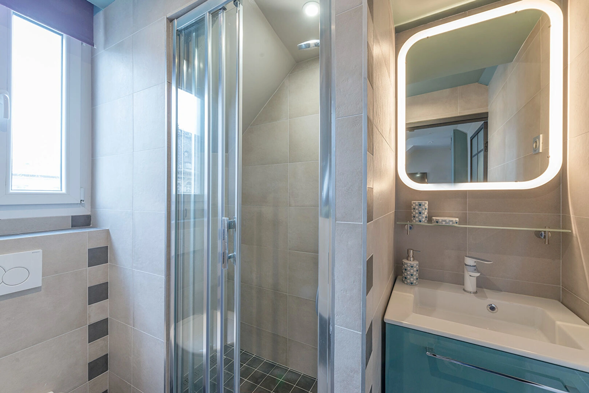 PARIS 1 - RUE DE RIVOLI 7