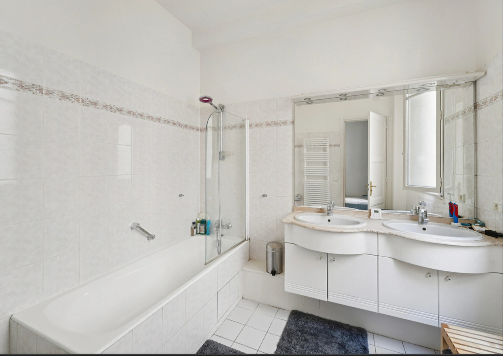 Appartement familial lumineux avec de beaux volumes 8