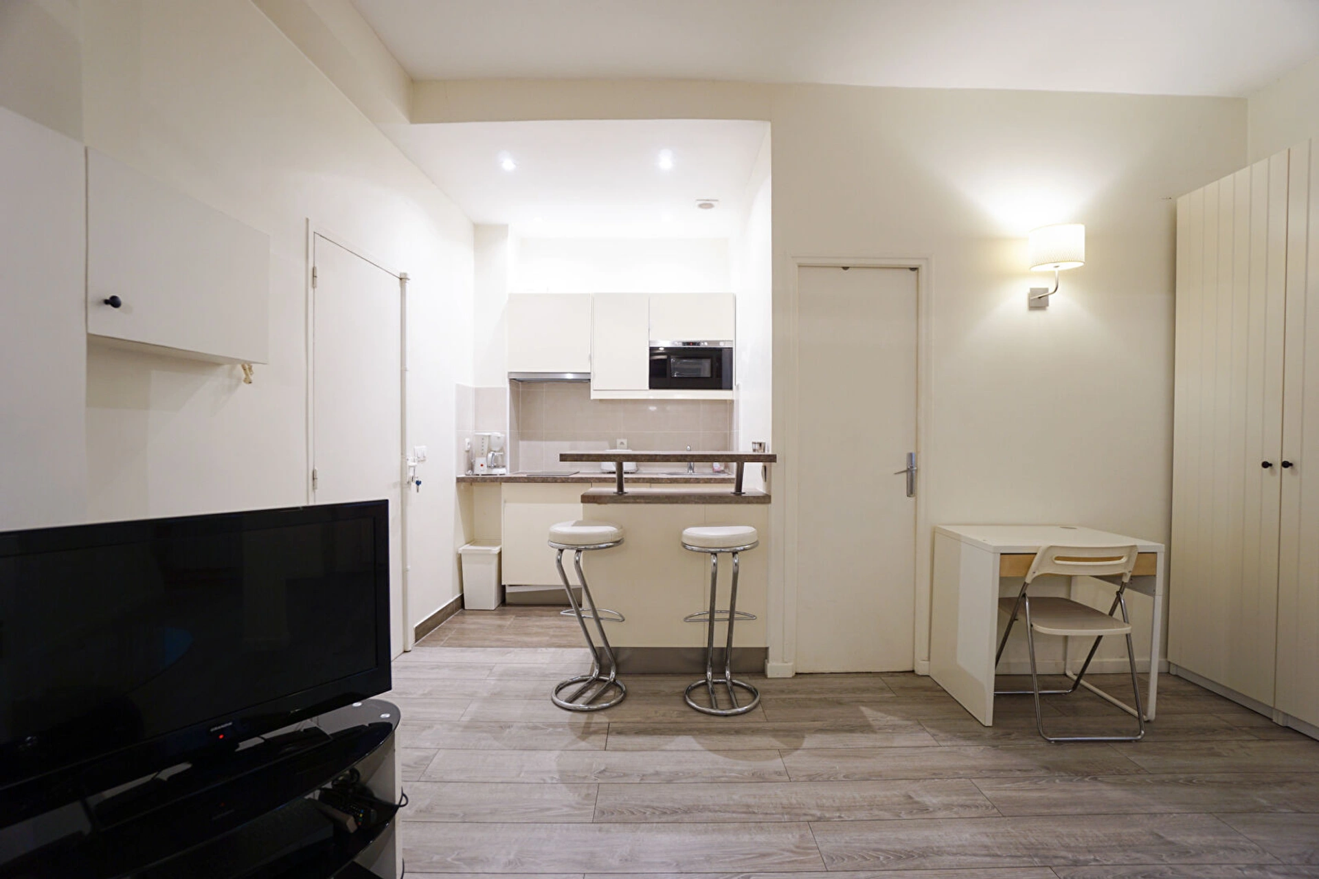 PARIS 17 - Rue de SAUSSURE 8