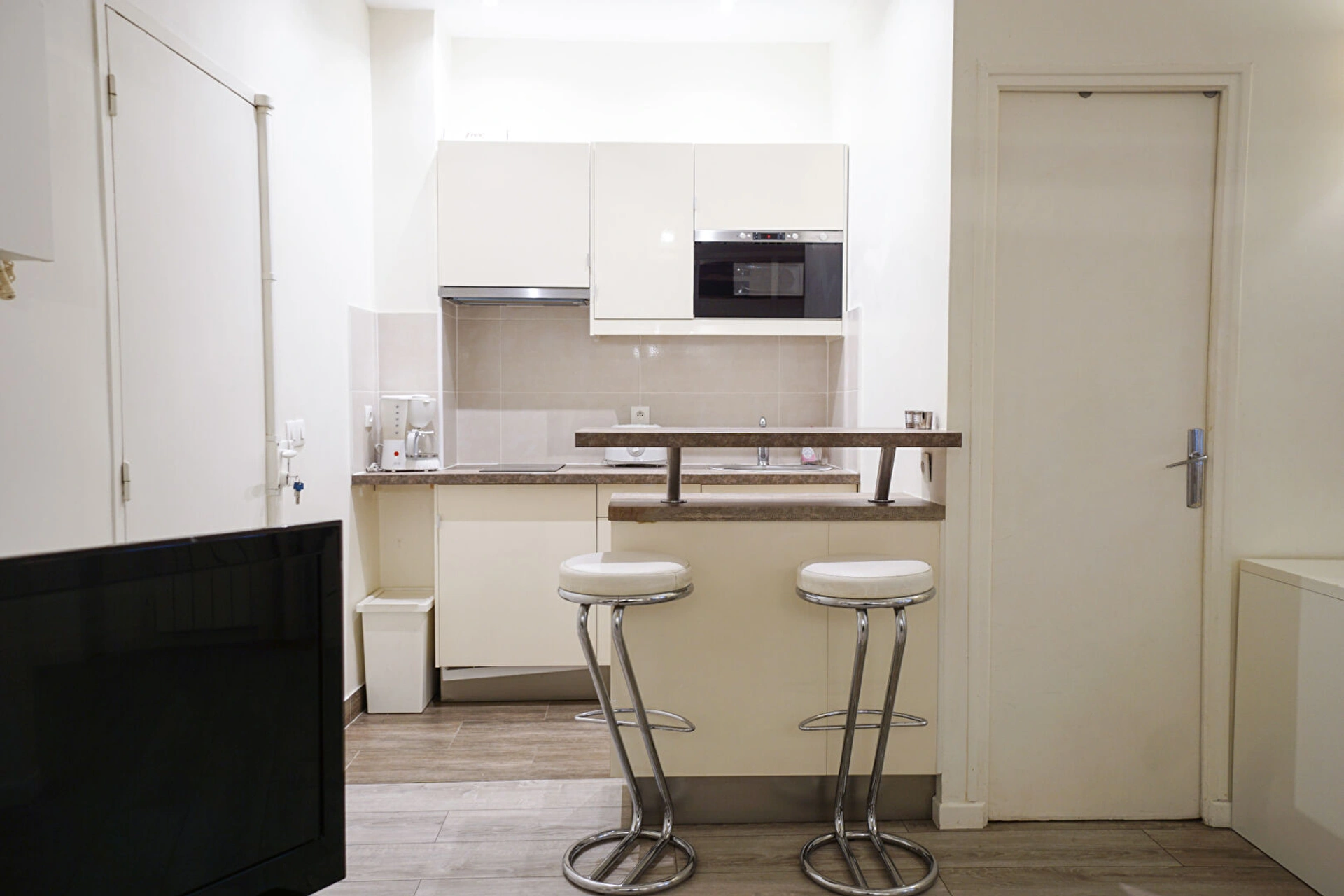 PARIS 17 - Rue de SAUSSURE 11