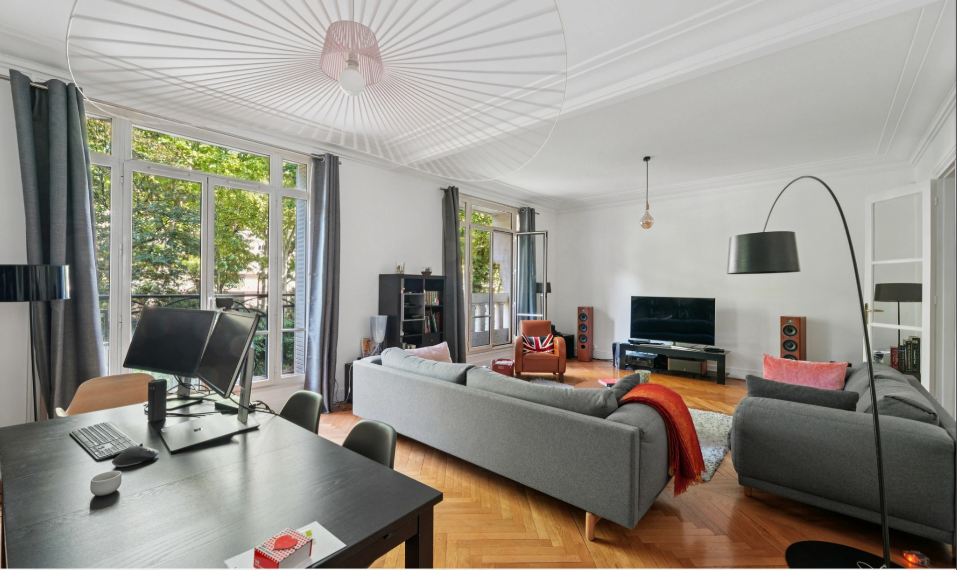 Appartement familial lumineux avec de beaux volumes 1
