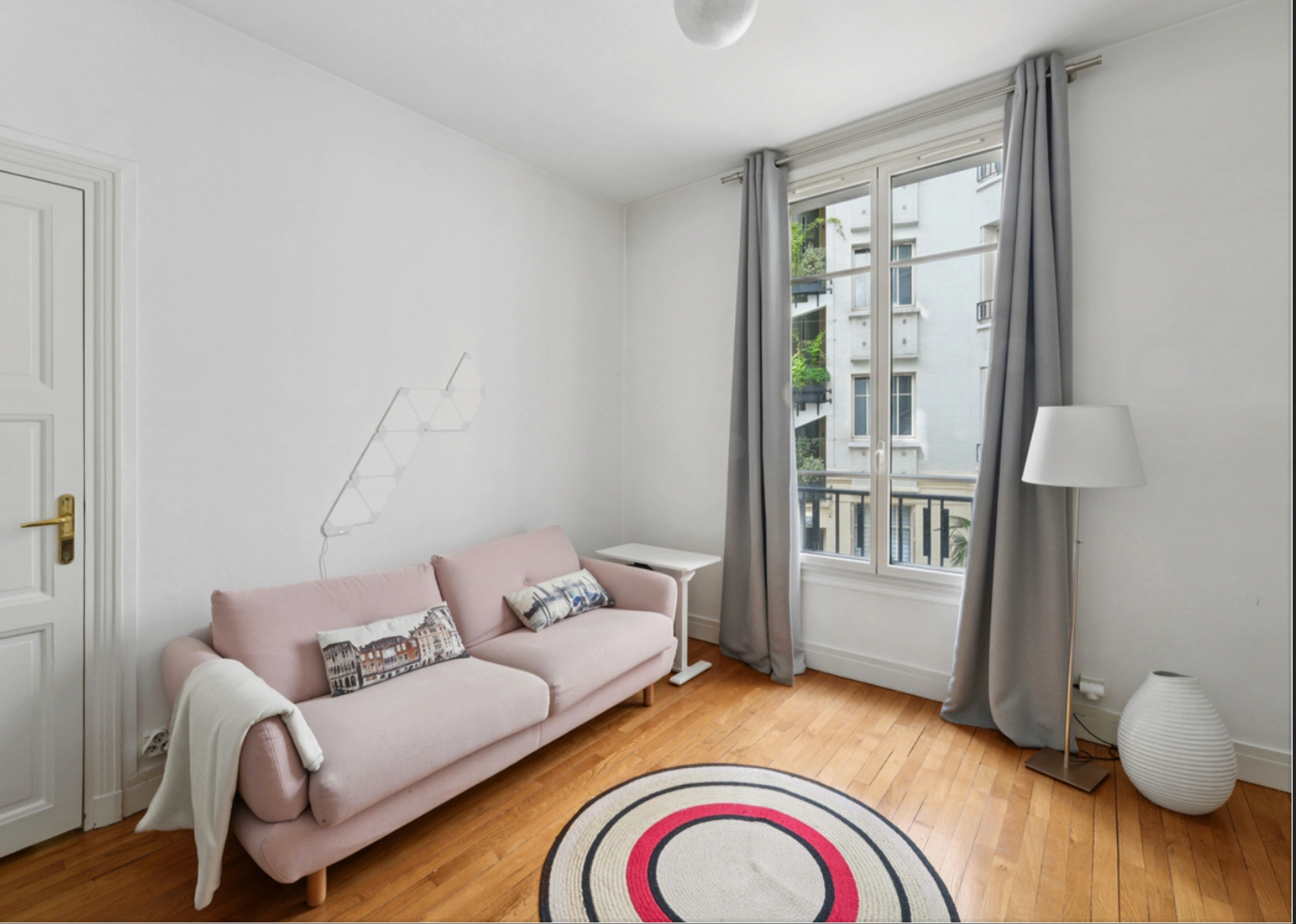 Appartement familial lumineux avec de beaux volumes 4