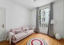 Appartement familial lumineux avec de beaux volumes 4