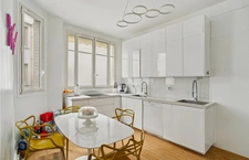 Appartement familial lumineux avec de beaux volumes 9