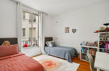 Appartement familial lumineux avec de beaux volumes 5