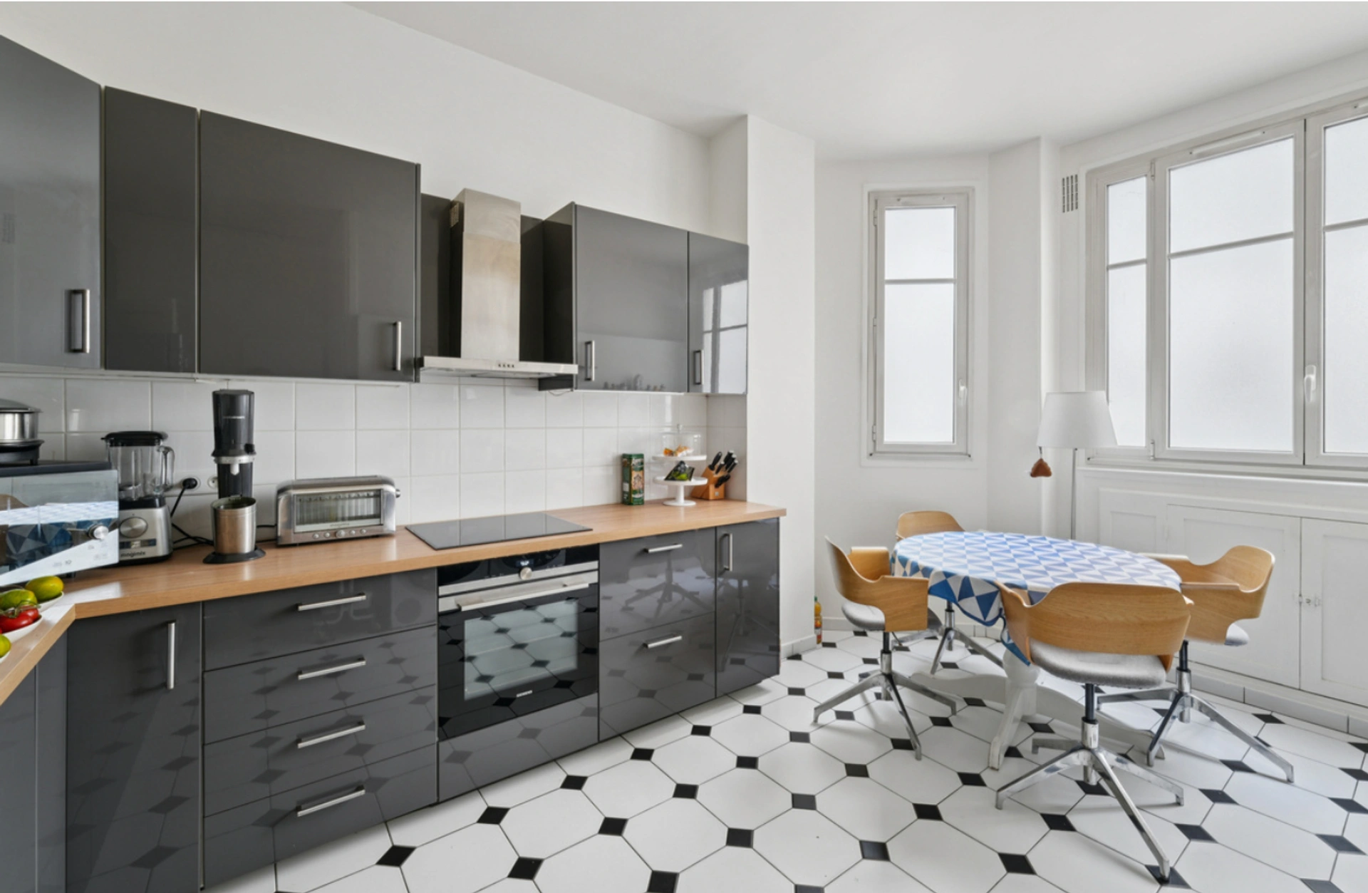 Appartement familial lumineux avec de beaux volumes 2