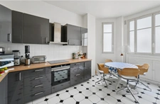 Appartement familial lumineux avec de beaux volumes 2