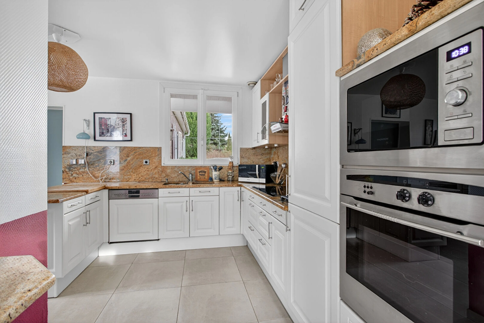 Maison récente de 254 m2 sur grand terrain de 1800 m2 8