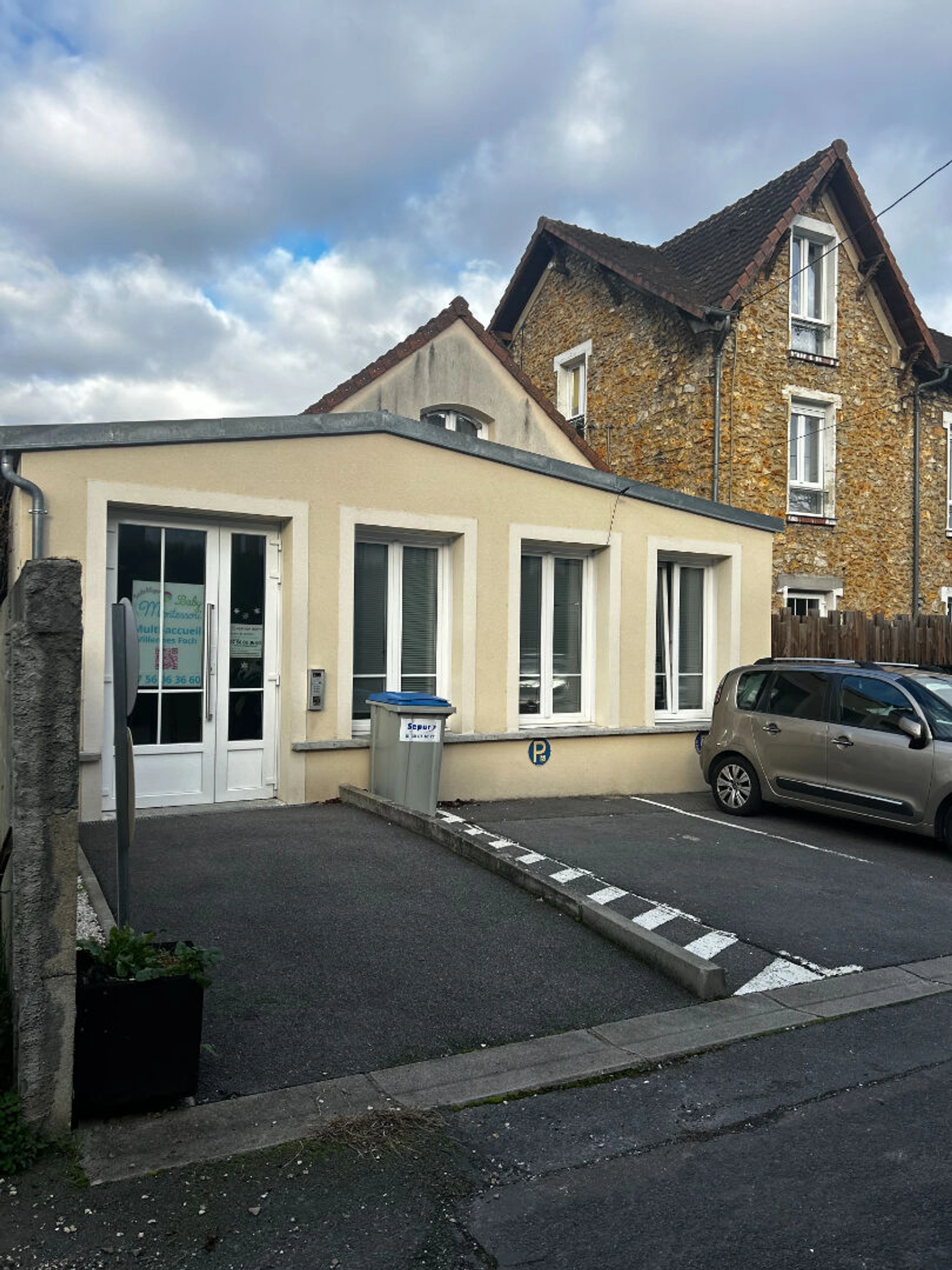 VILLENNES SUR SEINE Local commercial  - Crèche Montessori 2