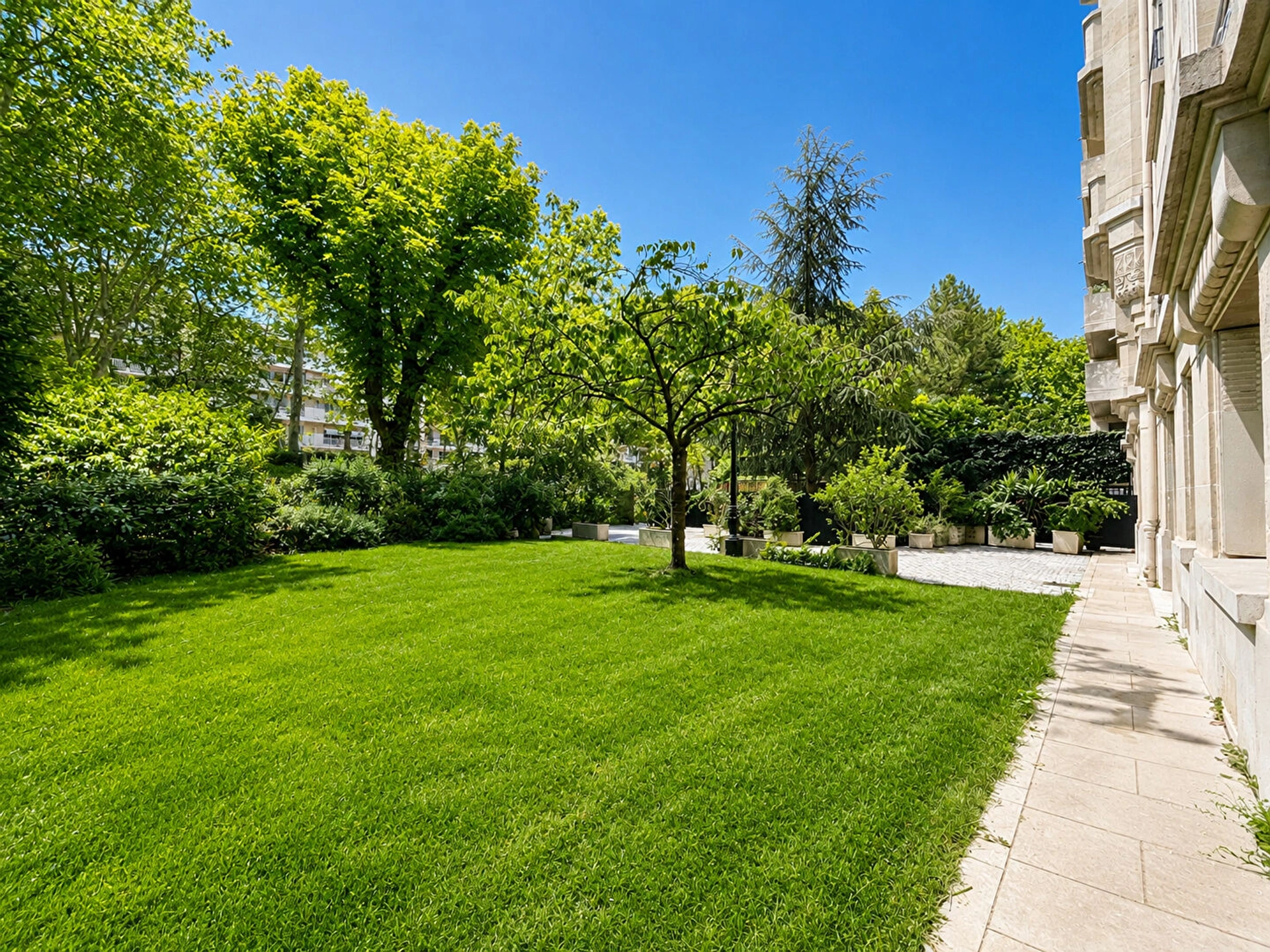 NEUILLY SUR SEINE - VICTOR HUGO 1