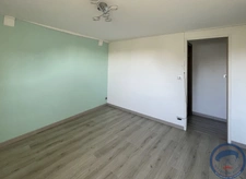 Maison de bourg 105 m2   Poutres apparentes, cour privative,