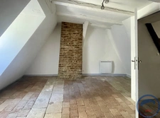 Maison de bourg 105 m2   Poutres apparentes, cour privative,
