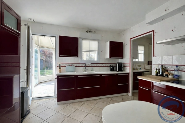 Saint-Avertin   Belle maison familiale de 235 m2 en impasse