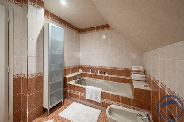 Saint-Avertin   Belle maison familiale de 235 m2 en impasse