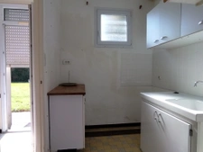 Bâtiment de stockage avec logement