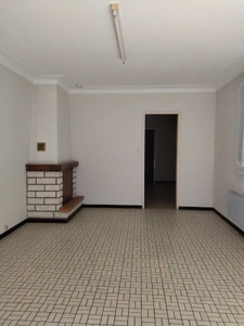 Bâtiment de stockage avec logement