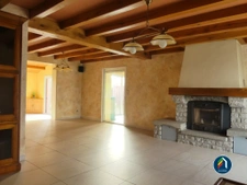 Maison familiale sur sous sol avec dépendances, garage et pi