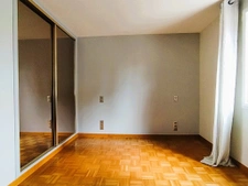 Maison familiale sur sous sol avec dépendances, garage et pi