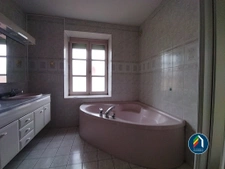 Spacieuse maison de bourg à Sainte Florence 