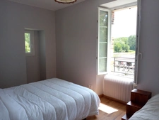 Maison familiale en bordure de rivière 