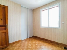 Maison familiale sur sous sol avec dépendances, garage et pi