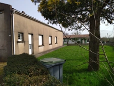 Bâtiment de stockage avec logement