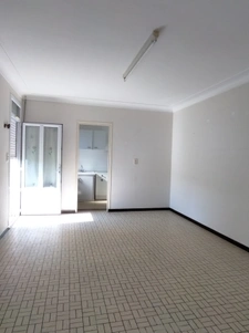 Bâtiment de stockage avec logement