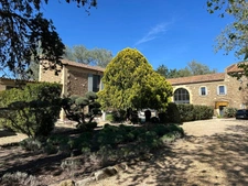 Mas d'exception avec chambres d'hôtes, écuries et prestations haut de gamme