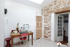 [Anne] Maison en pierre coeur de Bourg