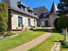 A VENDRE ELEGANTE DEMEURE FAMILIALE AVEC APPARTEMENT INDEPEN